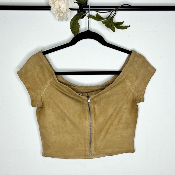 Alice + Olivia ‘Gracelyn’ Cropped Suede Top - Picture 7 of 11